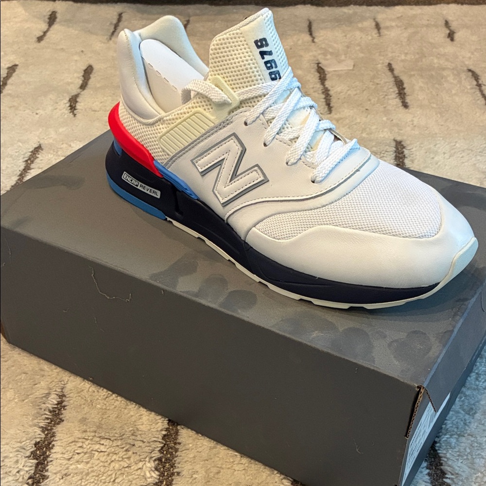 New Balance Men's White and Navy Sneakers